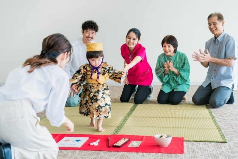 1歳のお誕生日は沖縄式の「タンカーユーエー」でお祝いを！