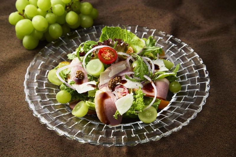 Shine Muscat Grape & Smoked Duck Salad with Balsamic Sauce